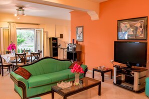 House, 3 Bedrooms | Living area | Flat-screen TV, fireplace, DVD player