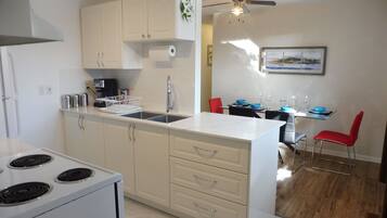 Coffee/tea maker, fridge, microwave, oven