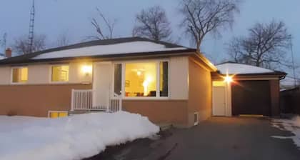 â
Hidden Gem Heart of city Luxury PVT.Suiteâ
FREE 4 car PKGâ
+ bikes+ 52"TV+WIFI â