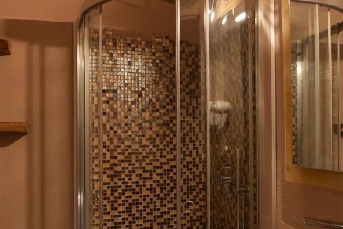 In-room safe, free WiFi, bed sheets