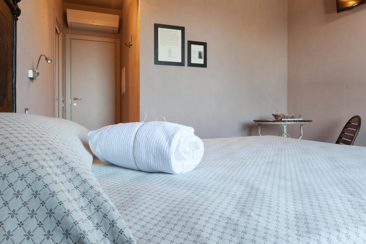 In-room safe, free WiFi, bed sheets