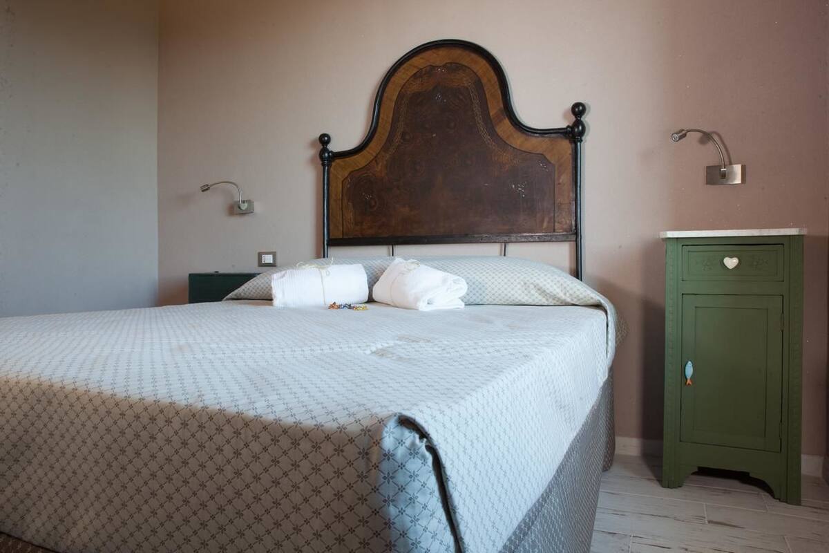 In-room safe, free WiFi, bed sheets