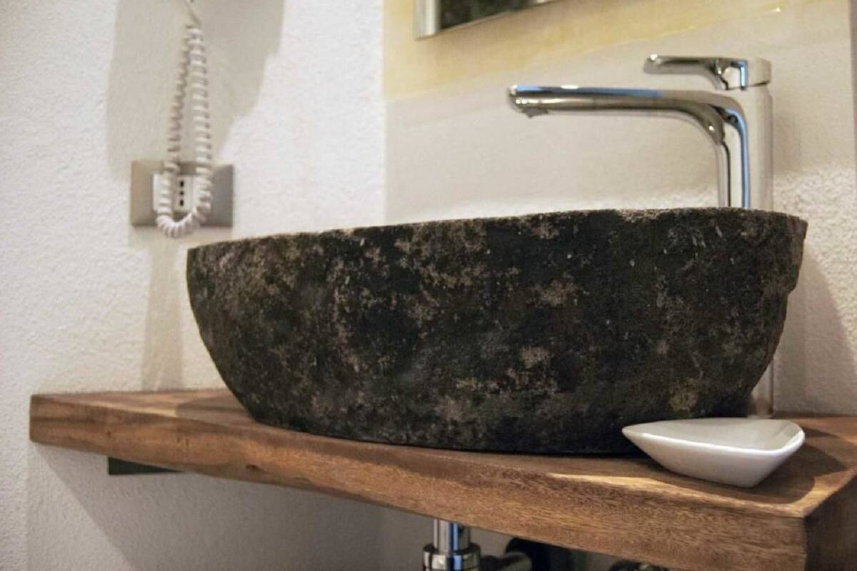 Bathroom sink