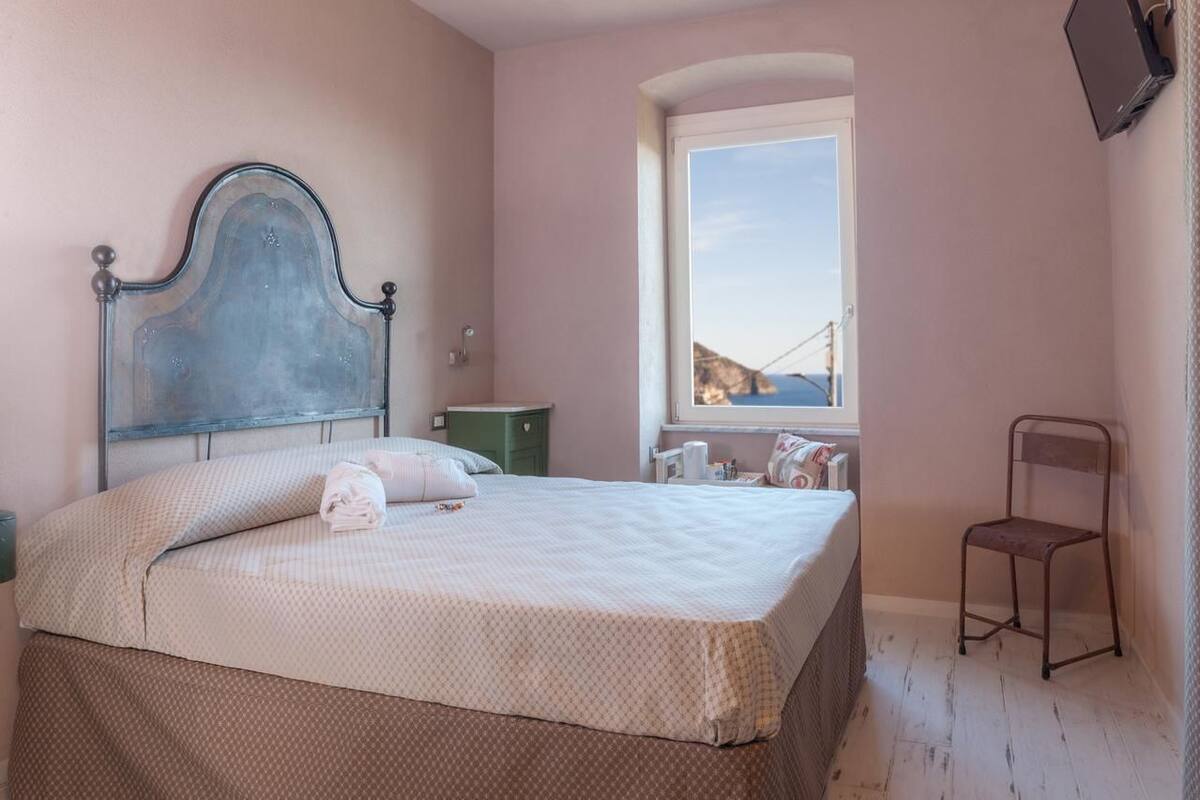 Triple Room, Sea View (Magnagra) | In-room safe, WiFi (free), bed sheets