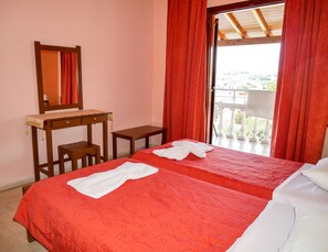 Basic Studio, 2 Single Beds, Pool View
