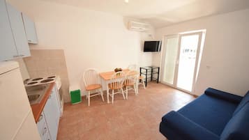 Basic-Apartment, 1 Schlafzimmer | Eigene Küche | Kühlschrank, Ofen, Herdplatte, Wasserkocher