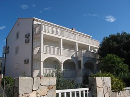 Fyrir utan