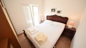 Basic-Apartment, 1 Schlafzimmer | Schallisolierte Zimmer, Bügeleisen/Bügelbrett, Zustellbetten