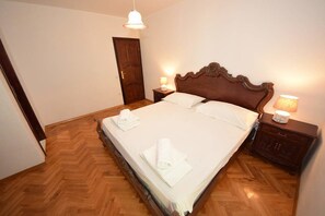 Apartemen Eksklusif, 2 kamar tidur (Ground Floor) | Kedap suara, setrika/meja setrika, dan tempat tidur lipat/tambahan