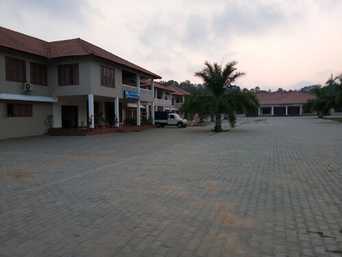 Palm Valley Resort, a calm place for tourists