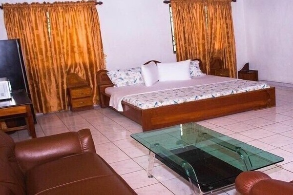 Executive Room | Desk, WiFi (free), bed sheets