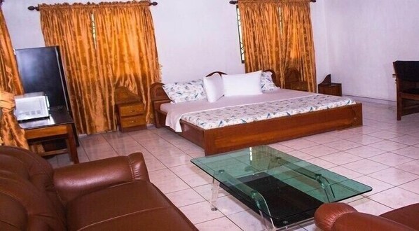 Executive Room | Desk, free WiFi, bed sheets - Vinny Hotel (Sekondi-Takoradi)