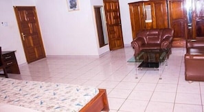 Executive Room | Desk, free WiFi, bed sheets