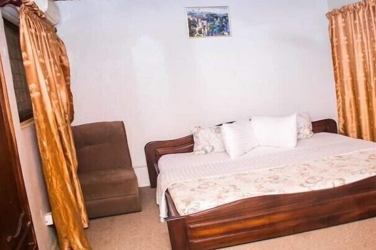 Standard Room | Desk, free WiFi, bed sheets