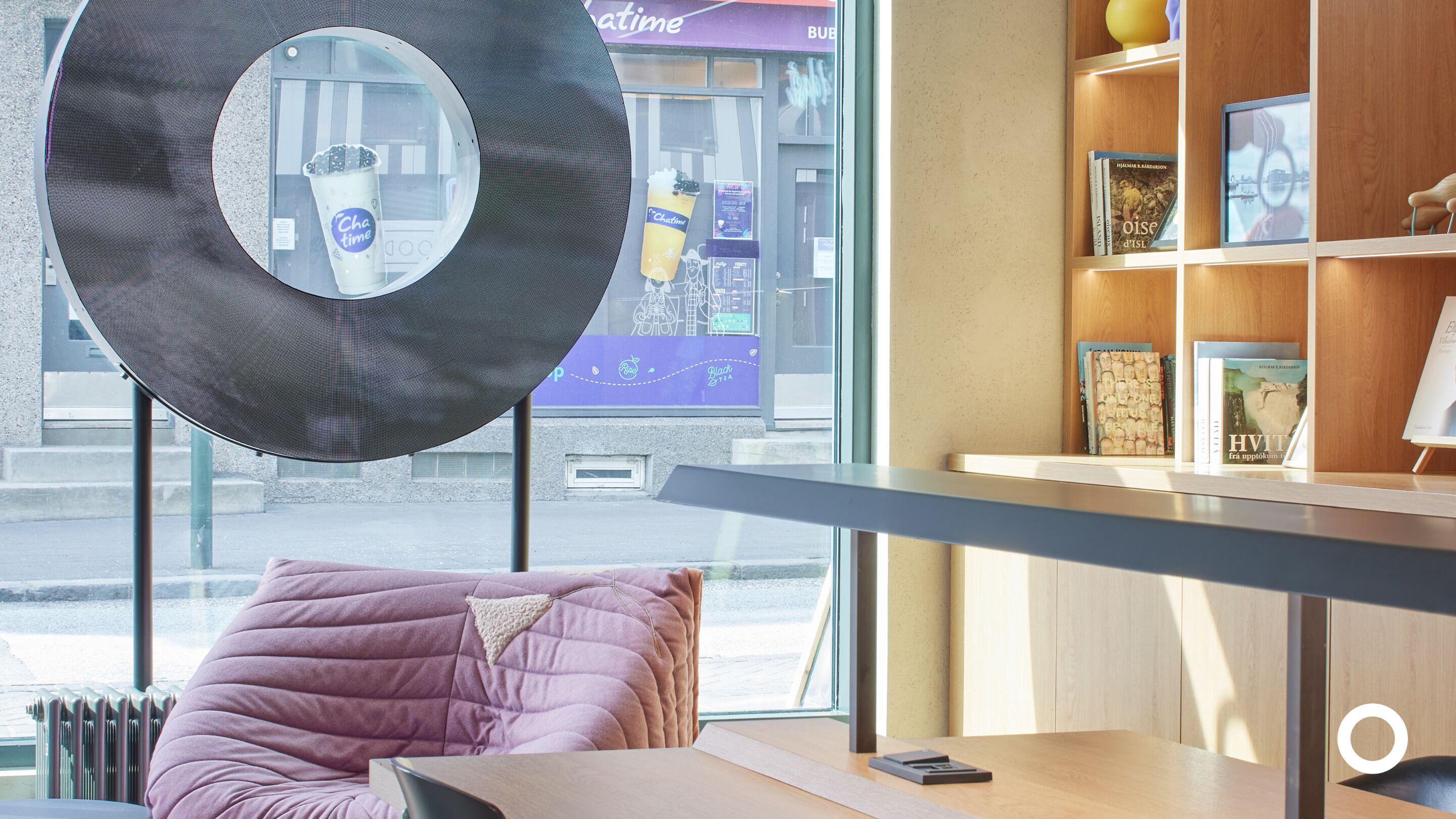 2 bars/lounges, wine bar