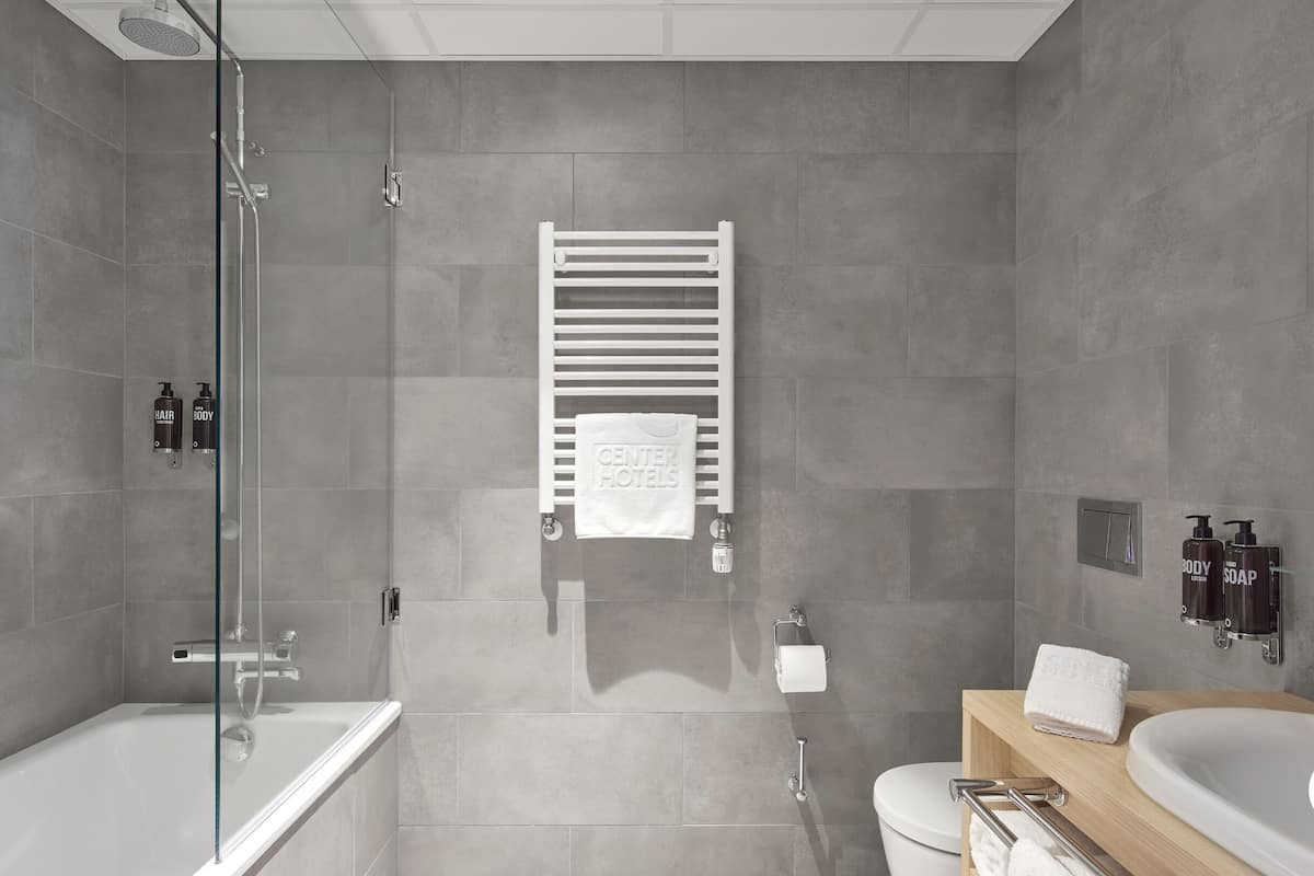 deluxe double or twin room, private bathroom | bathroom | eco-friendly toiletries, hair dryer, towels, soap