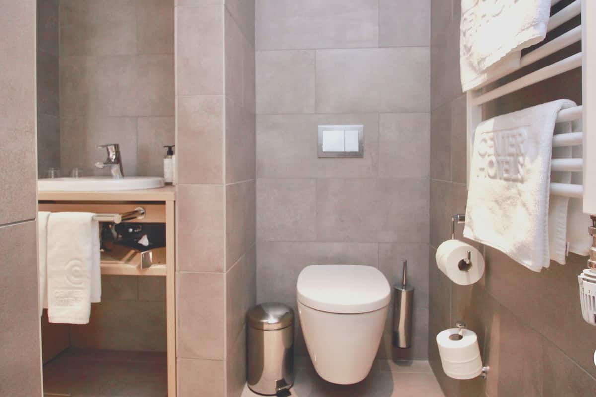 standard double or twin room | bathroom | eco-friendly toiletries, hair dryer, towels, soap