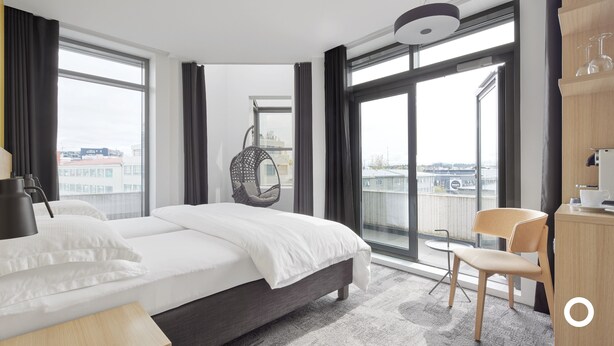 Deluxe Corner Room