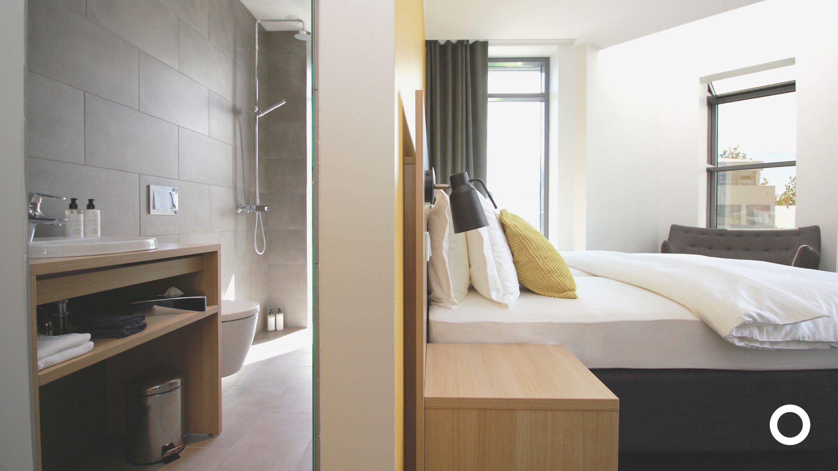 deluxe corner room | minibar, in-room safe, desk, laptop workspace