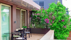 Breakfast, lunch and dinner served  - Roots Hotel Apartments (Abidjan)