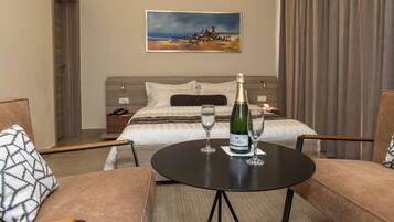 Penthouse, 1 kingsize bed | Lakens van Egyptisch katoen, luxe beddengoed, een kluis op de kamer