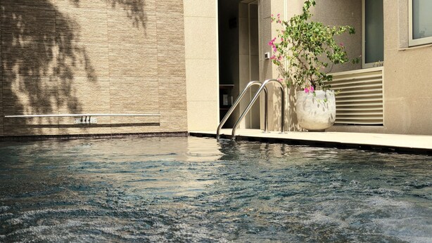 Outdoor pool - Roots Hotel Apartments (Abidjan)