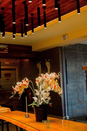 Breakfast, lunch, dinner served; local and international cuisine 