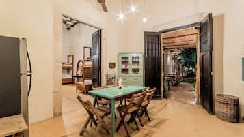 Tủ lạnh, lò vi sóng