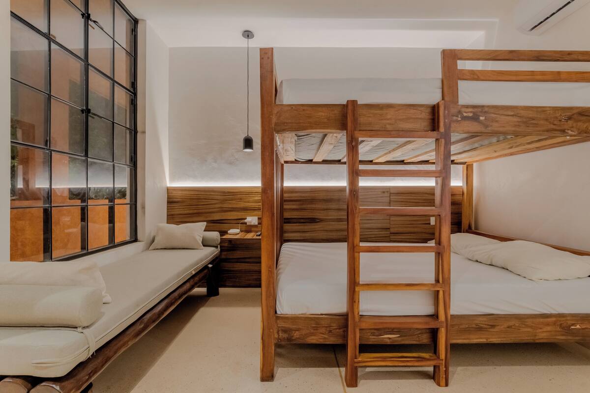Deluxe Quadruple Room | WiFi (free)