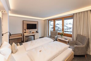 Standard Double Room | Hypo-allergenic bedding, minibar, in-room safe, individually decorated - Hotel Filser (Oberstdorf)
