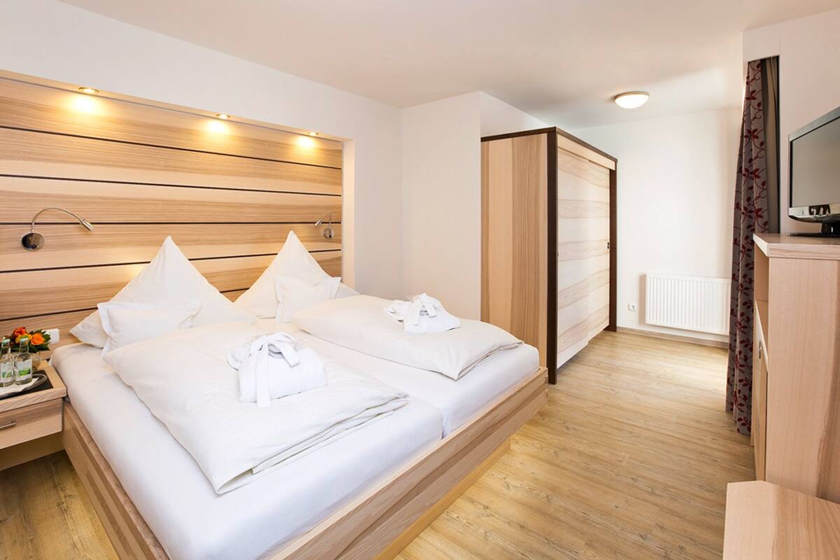 Literie hypoallergénique, minibar, coffres-forts dans les chambres