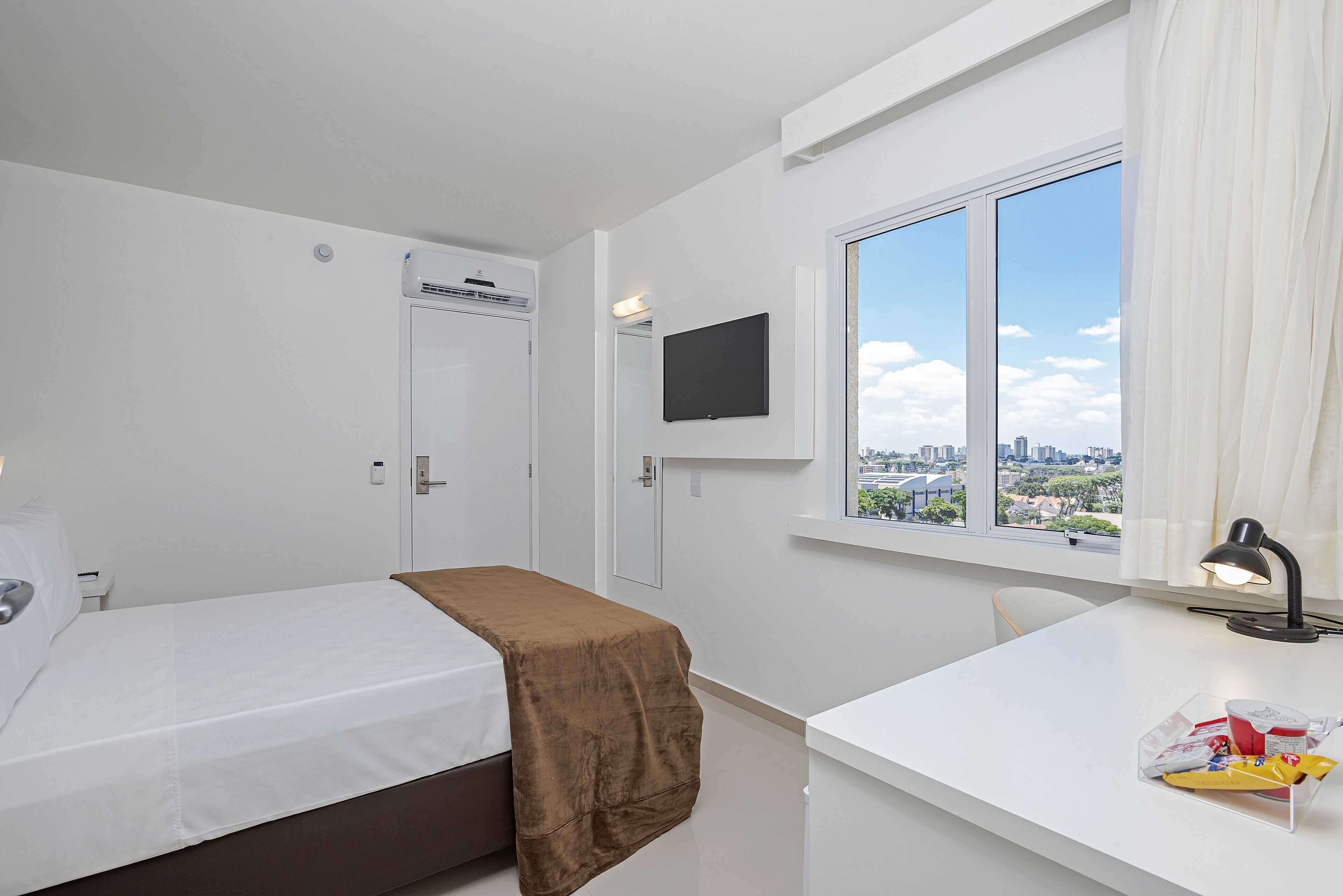 standard room, accessible | in-room safe, blackout curtains, free wifi, bed sheets