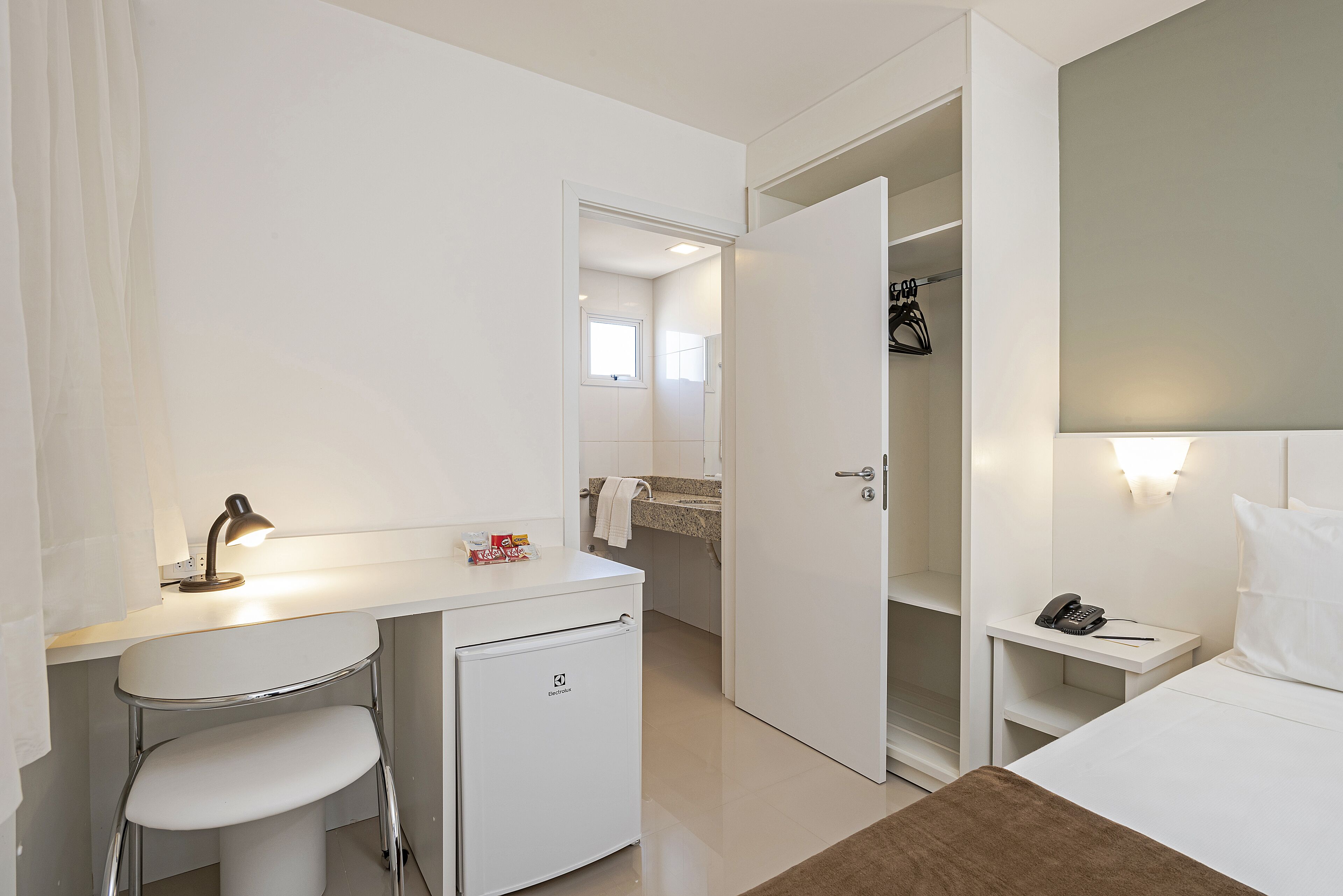 standard room, accessible | in-room safe, blackout curtains, free wifi, bed sheets