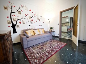 Apartment, 3 Schlafzimmer | Wohnbereich | Flachbildfernseher