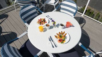 Café da manhã com pratos da culinária local grátis todos os dias