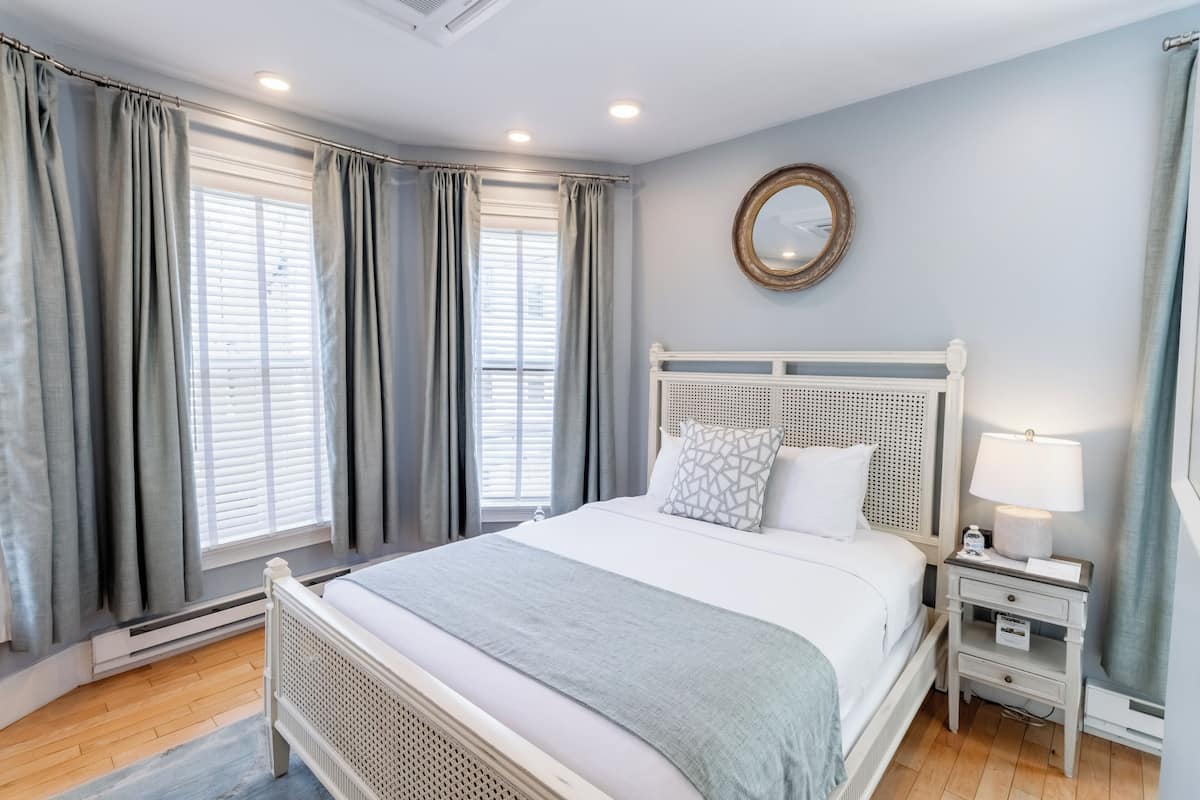 Room 5 | Premium bedding, individually decorated, individually furnished