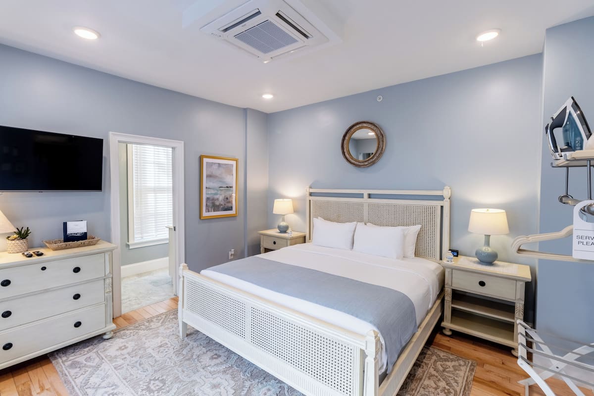 Room 1 | Premium bedding, individually decorated, individually furnished