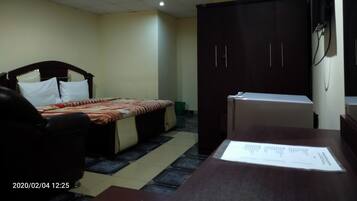 Habitación Royal | Ropa de cama de alta calidad y caja de seguridad en la habitación