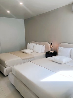 Quarto casal, 2 camas de casal | Wi-Fi de cortesia, roupa de cama
