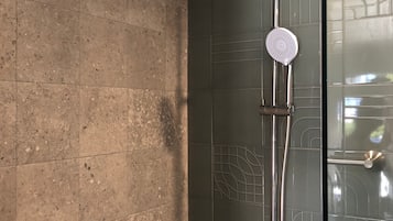 Doppelzimmer, 2 Doppelbetten | Badezimmer