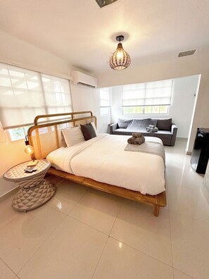 Habitación doble, 1 cama Queen size y sofá cama | Wifi gratis y ropa de cama