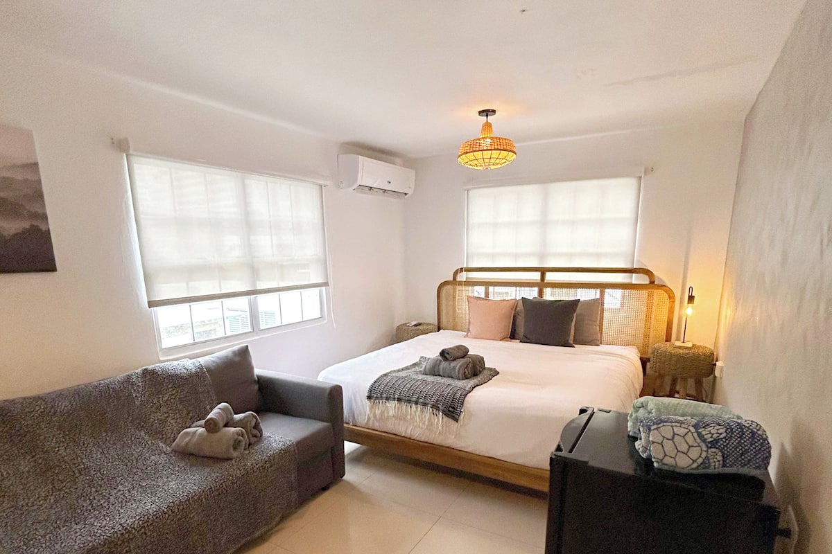 Kamar Double, 1 Tempat Tidur Queen dengan tempat tidur Sofa | 1 kamar tidur, Wi-Fi gratis, dan seprai linen