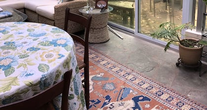 Elegant townhome on quiet street near museums, restaurants, shops, parks & more!