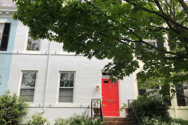 Red Front Door of Dent Place in Row of 1900-era Historic Townhouses.