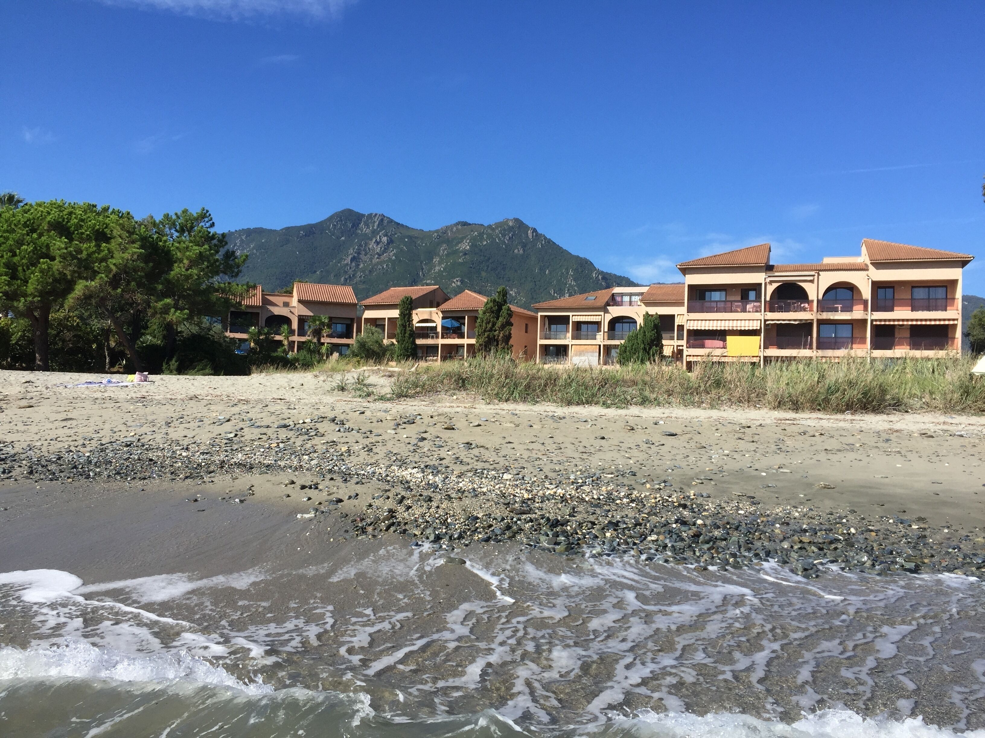 Plage, chaises longues