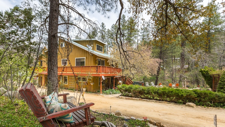 Crown King Cabins Suites and Bunkhouse