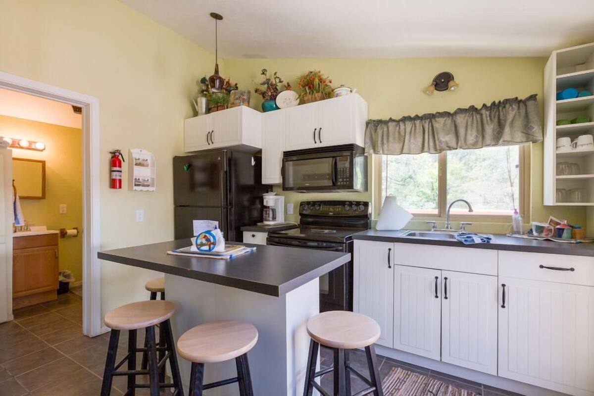 Cabaña | Tabla de planchar con plancha, wifi gratis, decoración individual