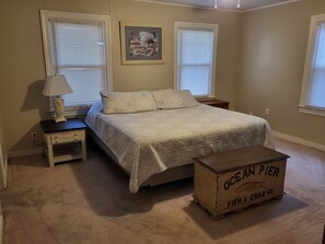 4 bedrooms, iron/ironing board, free WiFi, bed sheets