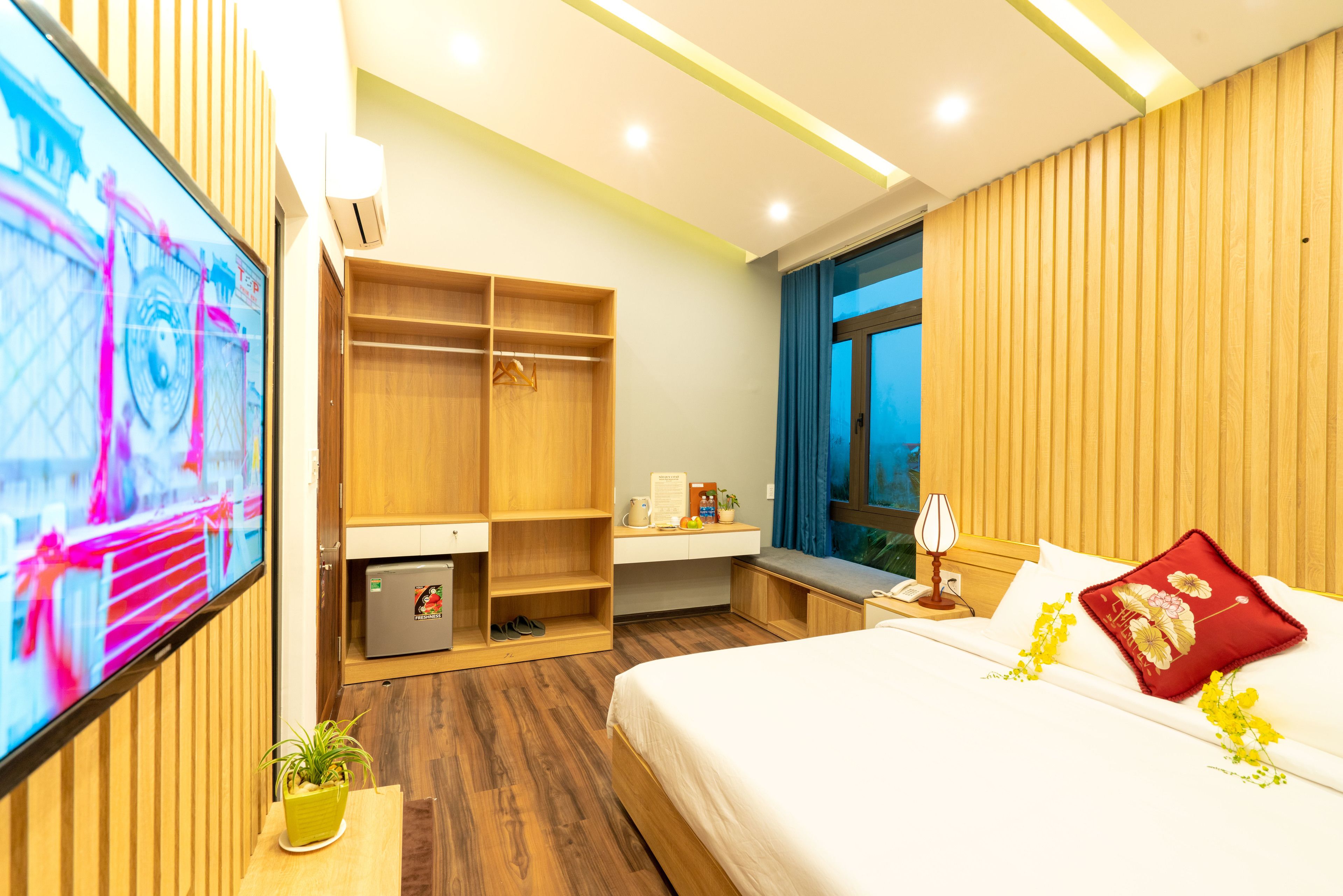 junior double or twin room | 1 bedroom, premium bedding, minibar, in-room safe