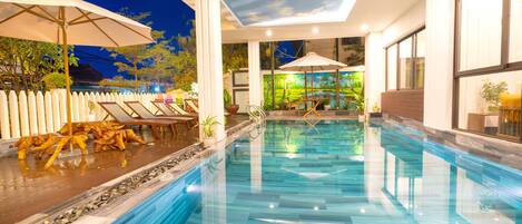 Indoor pool, pool loungers